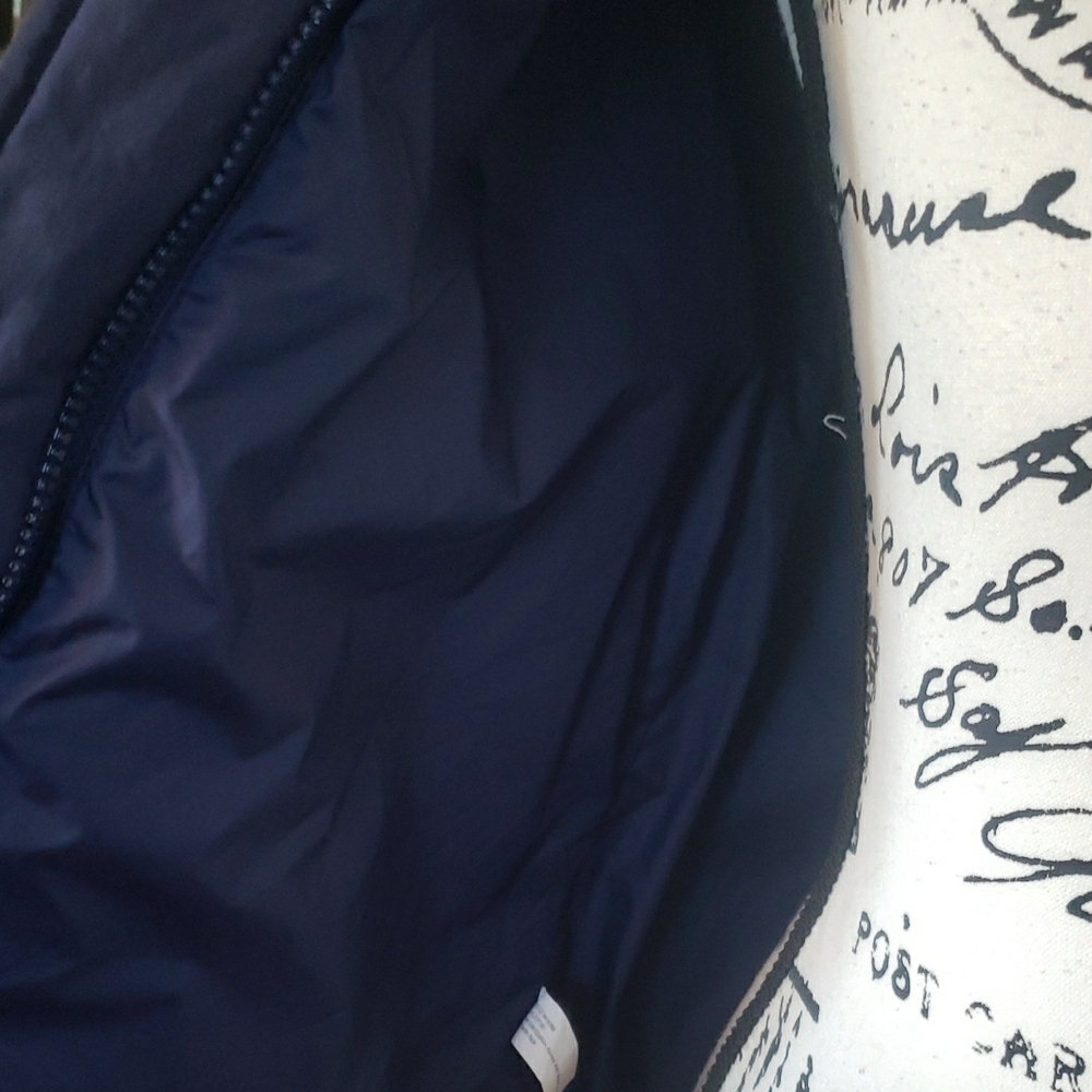 The North Face Women's Navy Puffer Jacket - Picture 6 of 8